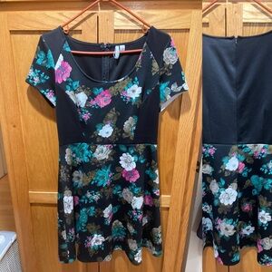 Elle sz 8 floral black fit & flare stretch dress w/ zipper thick quality fabric